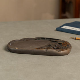 清 山水苍松带眼端砚