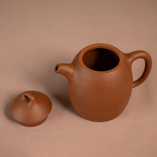 《秦权壶》 周品鑫   正高级工艺美术师（研究员级高级工艺美术师）、实力派中青年陶艺家、省工艺美术学会陶艺专业委员会会员、紫砂行业协会会员 商品图3