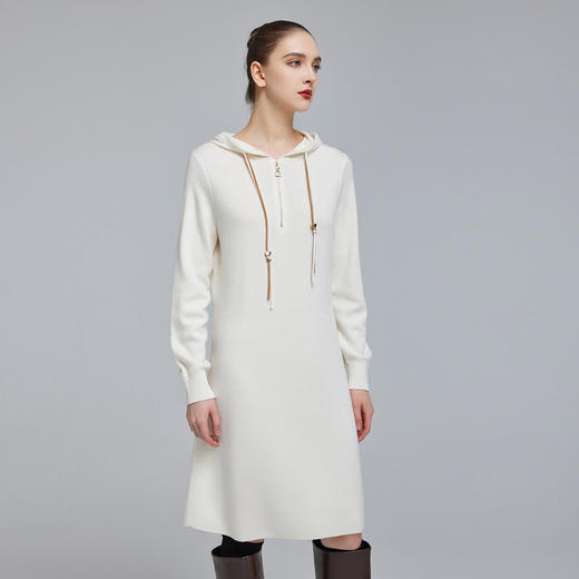 NG642斯尔丽2023秋季新款连帽时尚青春活力卫衣感针织女绣花款连衣裙 商品图2