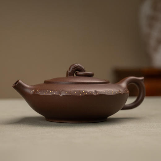 《鱼乐壶》吴幼波 正高级工艺美术师（研究员级高级工艺美术师）、实力派中青年紫砂艺术家 商品图0