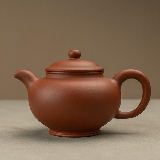 《掇只壶》 鲁新华  正高级工艺美术师（研究员级高级工艺美术师）、省工艺美术学会会员、宜兴紫砂界有影响力中青年紫砂艺术家 商品图0