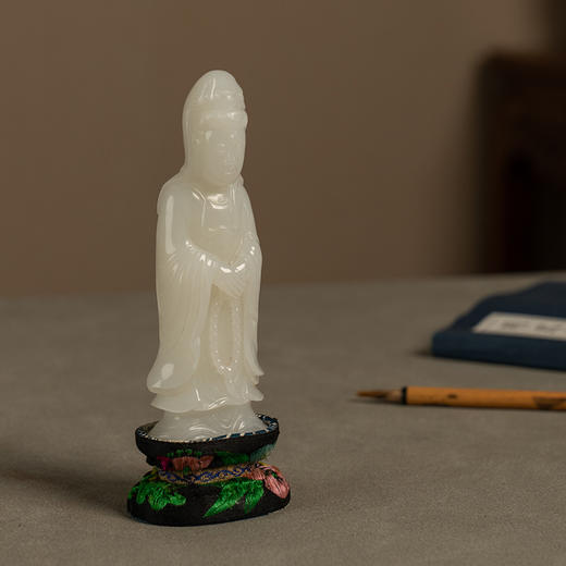 清 玉雕观音像 商品图4