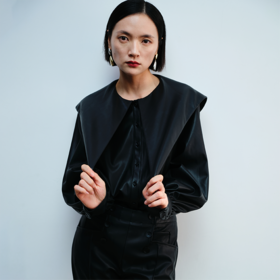 LIYIHAN大方领皮上衣Y234S12890