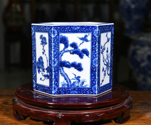 青花开窗花鸟六方笔筒 商品图0