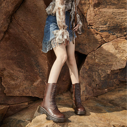 西遇长筒马丁靴女新款秋冬复古美式炸街机车靴棕色厚底短靴子D0034375 商品图1