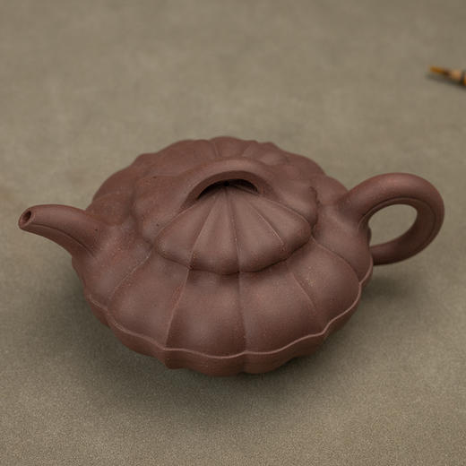 《浅合菱壶》 徐玉强，助理工艺美术师，优秀中青年陶艺家，筋囊壶制壶名手、工艺美术协会会员 商品图1