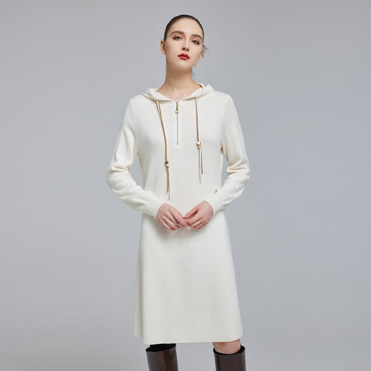 NG642斯尔丽2023秋季新款连帽时尚青春活力卫衣感针织女绣花款连衣裙 商品图0