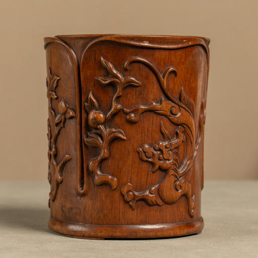 清 黄花梨雕螭龙纹花口笔筒 商品图0