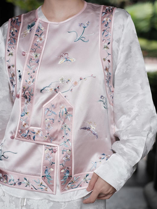 盛唐牡丹 |高货/重缎真丝手工刺绣偏襟坎肩 (特价品) 商品图1