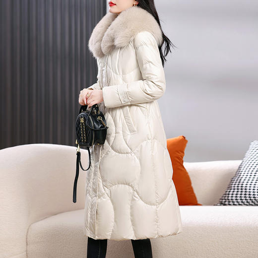 TC25440 卡其色白鸭绒羽绒服女中长款过膝2023冬时尚洋气狐狸毛领外套收腰 商品图2
