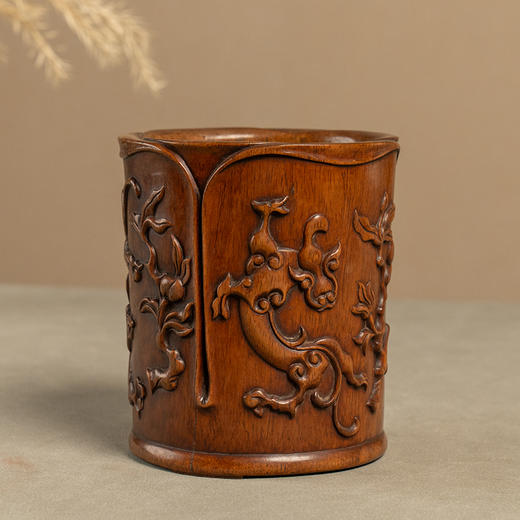 清 黄花梨雕螭龙纹花口笔筒 商品图4