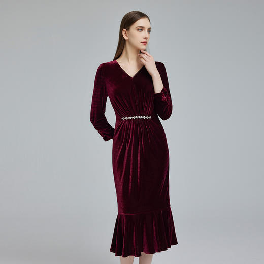 NG866斯尔丽2023新款秋冬丝绒气质V领名媛风中长鱼尾收腰显瘦连衣裙 商品图2