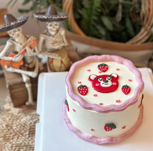 手绘草莓熊生日手绘蛋糕，开开心心“莓烦恼”，满满草莓的味道哦 商品图1