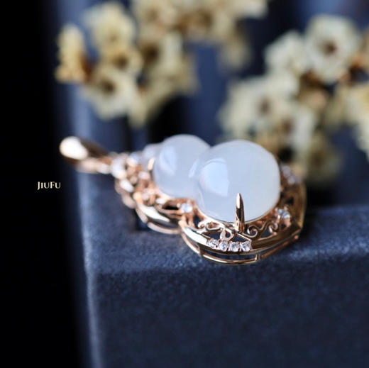 18K玫瑰金和田玉（白玉）镶钻葫芦吊坠/单面葫芦8*12mm 商品图3
