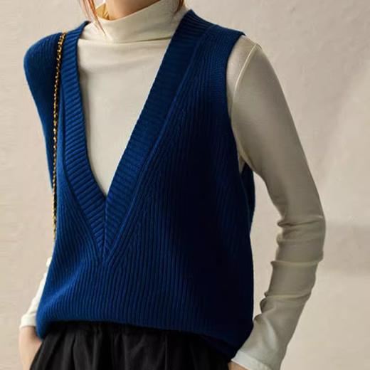【秋冬时尚搭配】螺纹时尚V领马甲背心 触感柔软版型显瘦 V领针织马甲背心秋冬款百搭时尚 商品图4