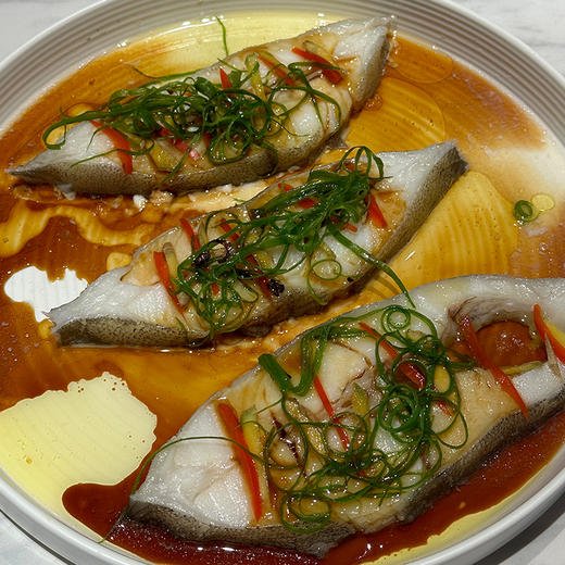 鳕鱼肉质白细鲜嫩，厚实刺少，富含优质蛋白，是名副其实的低脂高蛋白食物，非常适合给老人和孩子补充营养活冻 商品图1