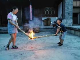  探秘：农历六月，有个地方居然满城玩火 