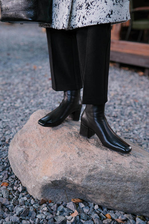 花花团秋冬皮靴篙端定制——意大利🇮🇹进口小羊皮 里外筌羊皮JI致柔软弹力包容脚背脚型 鞋楦秀气显瘦 6cm粗跟中高跟短靴 秋冬优雅女士BI备款短皮靴！ 商品图13