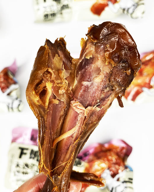 【小森町大鸭翅】 🔉29.9一大箱❗️整整20包❗️比周*鸭还要好吃！  ✅30年卤味大师亲自研发 ✅精选优质大鸭翅，肉多 ✅通过食品ISO22000专业检  商品图4