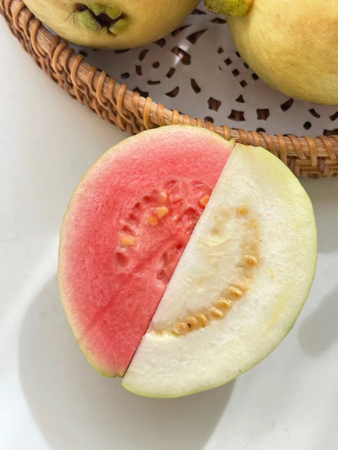 奶油冰淇淋香软芭乐 白心红心番石榴 净重5斤 京东快递