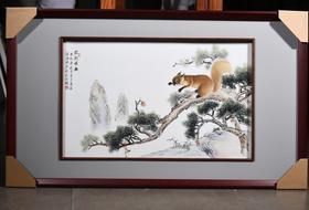 粉彩松间情趣瓷板