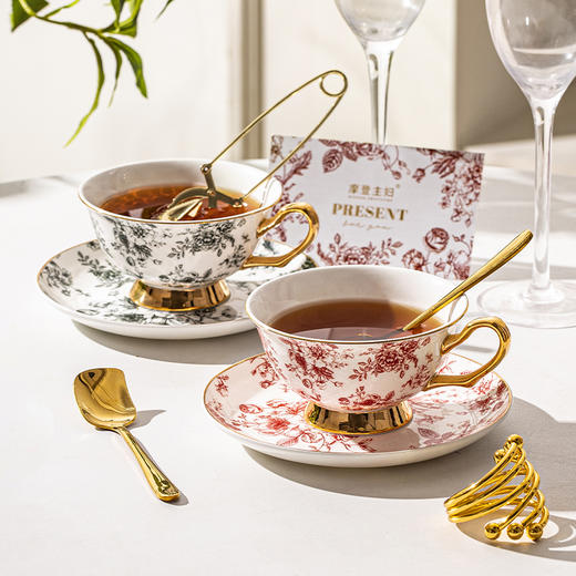 摩登主妇玫瑰假日咖啡杯碟套装家用陶瓷马克杯伴手礼结婚新婚礼物 商品图4