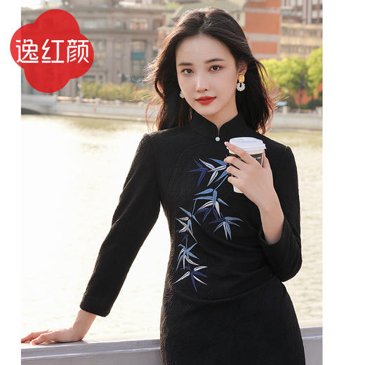 上海逸红颜 萧竹 2025春季新款弹力针织刺绣改良旗袍中式连衣裙女 商品图0
