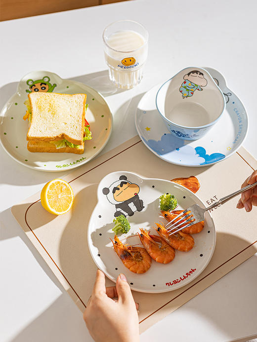摩登主妇&蜡笔小新 异形盘子菜盘家用陶瓷儿童碗盘碟卡通餐盘 商品图1
