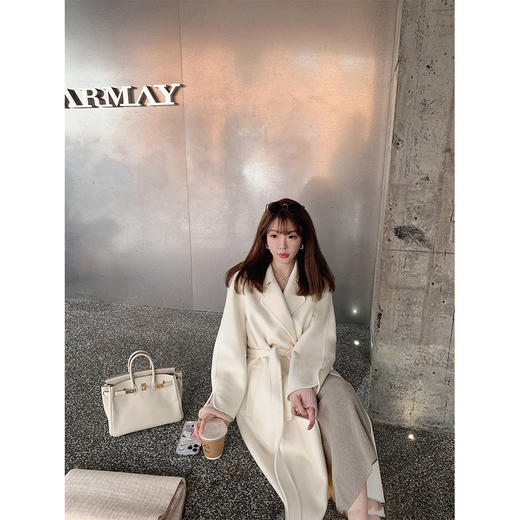 金蘑菇菇 黑标 花神咖啡馆 / 优雅时髦宽松轮廓感中长款系带大衣 商品图4