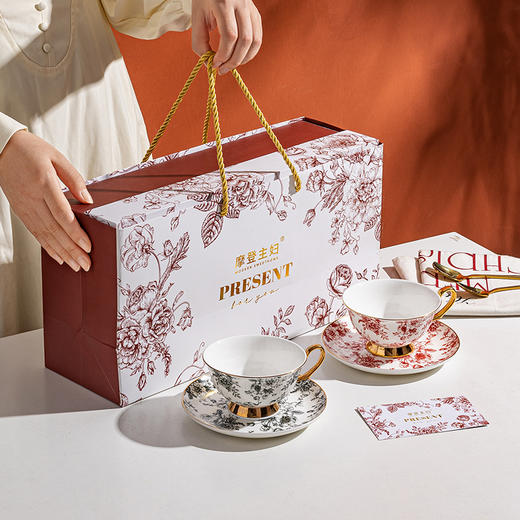 摩登主妇玫瑰假日咖啡杯碟套装家用陶瓷马克杯伴手礼结婚新婚礼物 商品图2