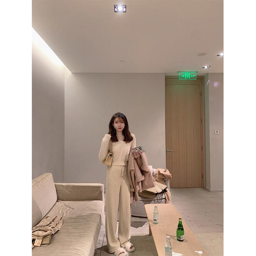 奶白 茶橘 金蘑菇菇 我爱纱纱毛衣/ 内搭top 蕾丝拼接v领设计感精致温柔毛衣 商品图4