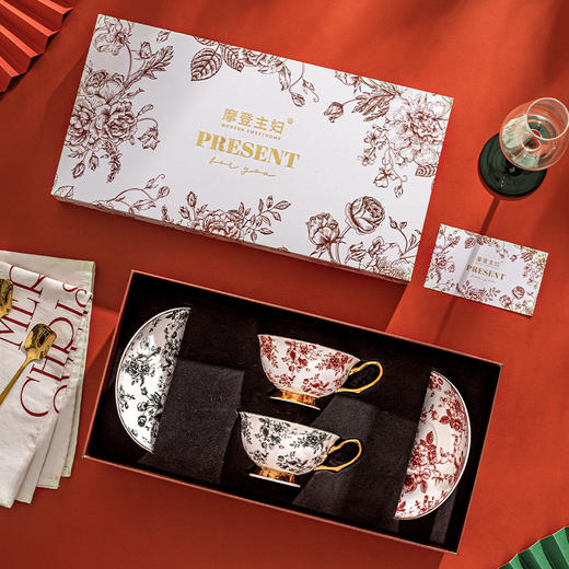 摩登主妇玫瑰假日咖啡杯碟套装家用陶瓷马克杯伴手礼结婚新婚礼物 商品图3