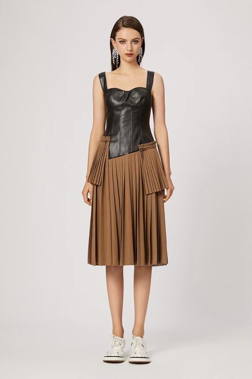 黑色蛋白皮修身吊带百褶拼接连衣裙 商品图0
