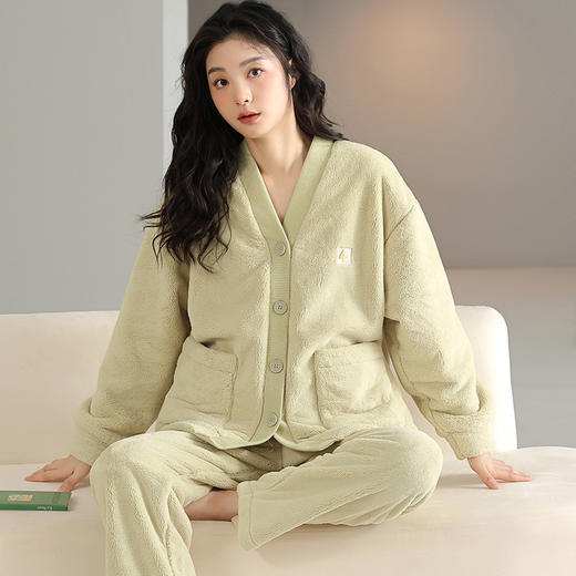 【法兰绒家居服套装】新款法兰绒两件套家居服 秋冬季加厚加绒睡衣珊瑚绒整夜锁温 商品图3