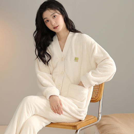 【法兰绒家居服套装】新款法兰绒两件套家居服 秋冬季加厚加绒睡衣珊瑚绒整夜锁温 商品图1