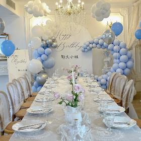 蓝色气球月亮生日布置