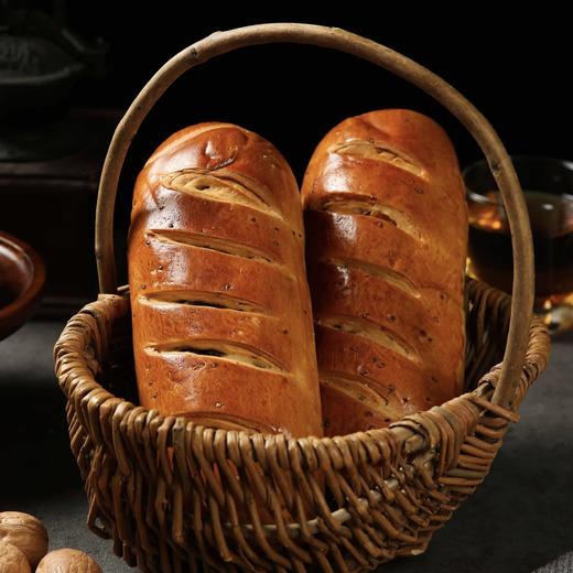 【新疆水牛奶大列巴】新鲜制作，超 30%果仁含量，0防腐剂、0色素、0香精，吃起来是外皮酥脆，内里酥软又不失嚼劲、非常扎实感，吃完后饱腹感也很强 商品图4