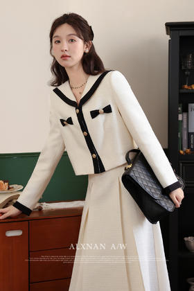 鹿向南《校园书签》杏色半身裙LXN32525BSQ