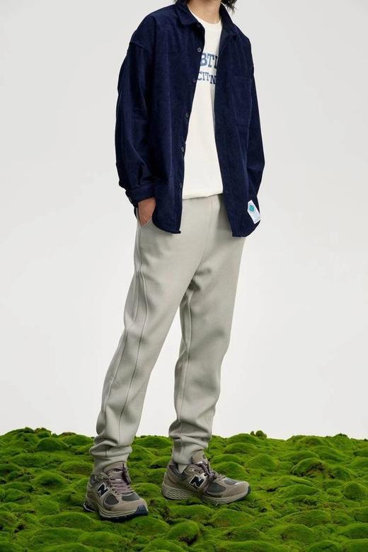 预售7天【完型久久不脏裤】自研多效防护科技面料，防寒、防风、防泼水、防污等，480g触肤即暖绒重磅柔软纤维，承包你一整个冬天的温暖！ 商品图3