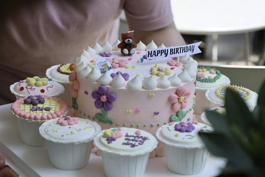 6寸小熊蛋糕+11个纸杯 商品图1