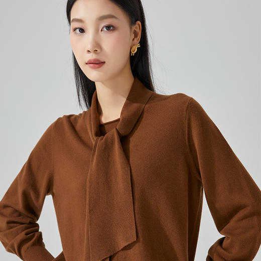 东黎 •  小山羊绒 女士秋冬马尔代夫阳光系带领羊绒衫 3408 商品图6