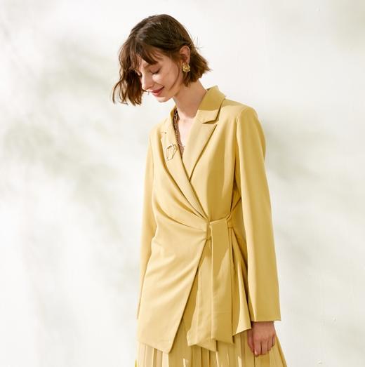 OLrain欧芮儿2019年秋黄色短外套 商品图0