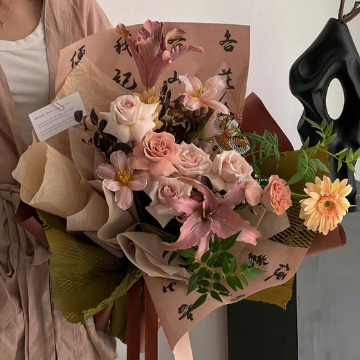 榛果拿铁（中式复古花束） 商品图0