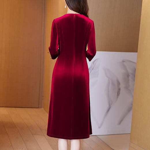 DD-秋冬洋气V领拼接褶皱金丝绒连衣裙女 商品图3
