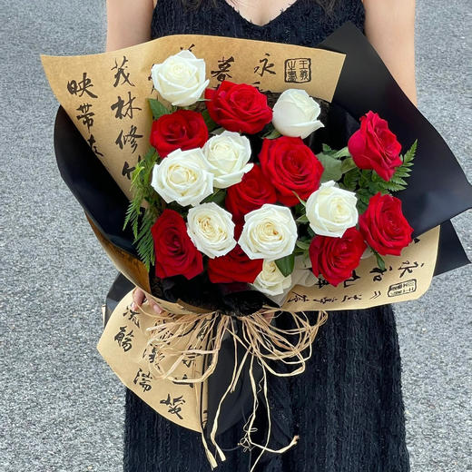 岁岁良辰（19朵红玫瑰+白玫瑰） 商品图0