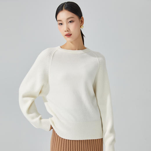 DWBS3394AN小山羊绒 东黎羊绒 马尔代夫阳光·白沙滩 女士针织插肩圆领羊绒衫 商品图8