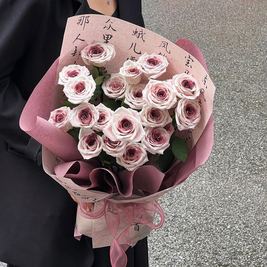 暮光之心--19朵喷色玫瑰花束 商品图1