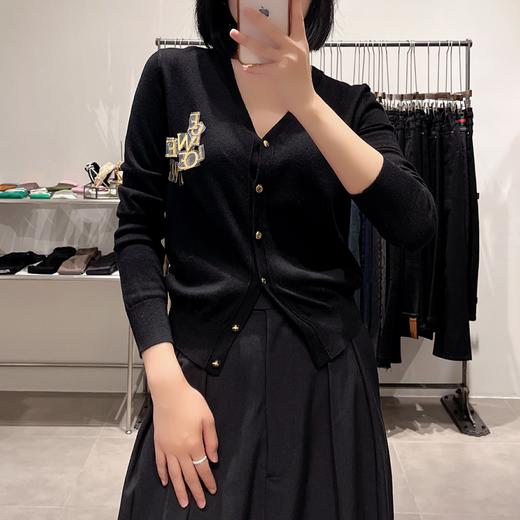 罗意威 LOEWE 女士字母挂饰V领针织开衫 商品图2