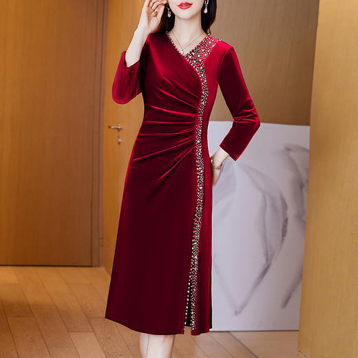 DD-秋冬洋气V领拼接褶皱金丝绒连衣裙女 商品图2