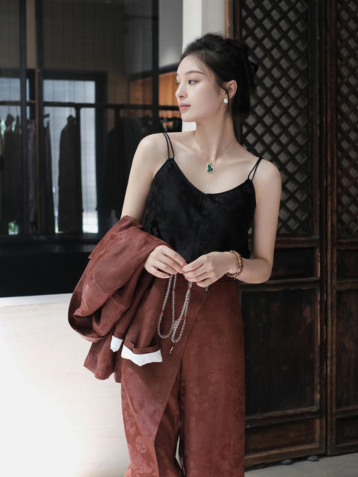 盛唐牡丹 |真丝蝶恋花双肩带吊带(黑色或白色自选) 商品图4